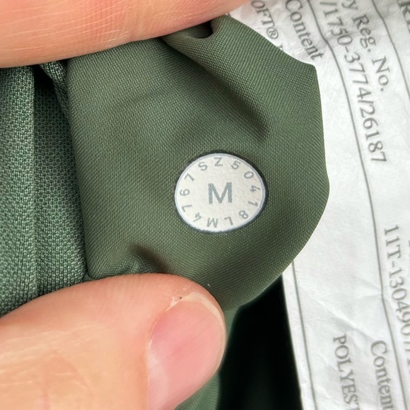 Lululemon Rival Side Bomber, size M - Picture 15 of 15